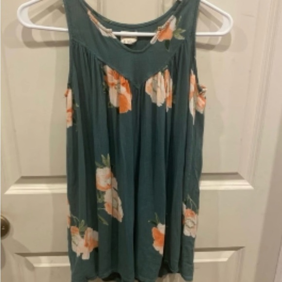 Summer  Casual V-Neck Sleeveless Floral Blouse by O’Neil - Picture 2 of 10